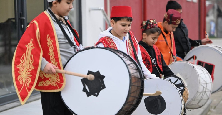 Düzce'de Çocuklar Geleneksel Ramazan Davuluyla Coşkuyu Yaşadı