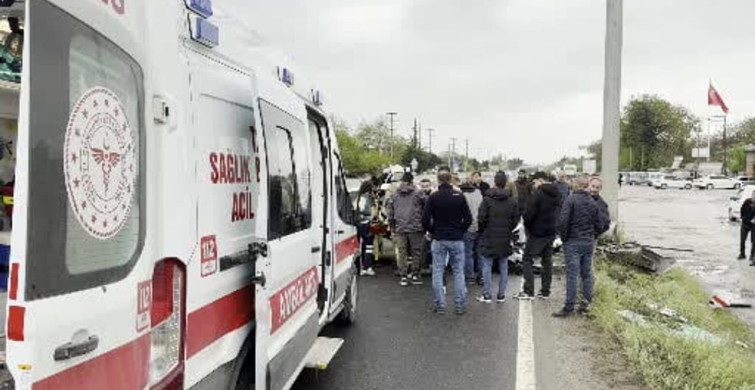 Düzce'de EDS Direğine Çarpan Otomobilin Sürücüsü İtfaiye Tarafından Kurtarıldı