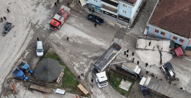 Düzce'de Freni Boşalan Tır, 4 Araca ve Market Duvarına Çarptı