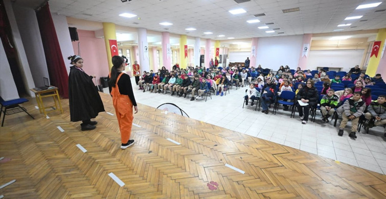 Düzce'de Gönüllü Çocuklar Spor ve Sağlık Konularında Tiyatroyla Bilgilendiriyor