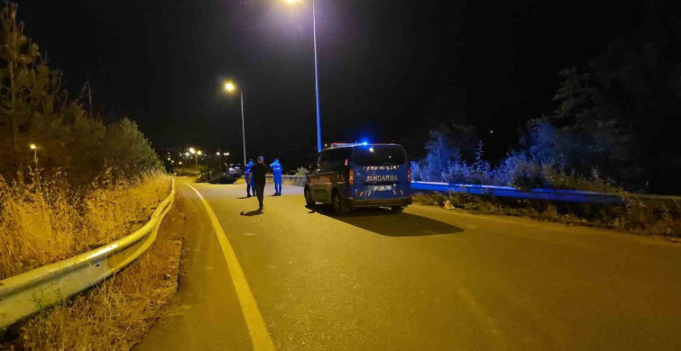 Düzce'de Kamyon ve Otomobile Çarpan Araç Takla Attı