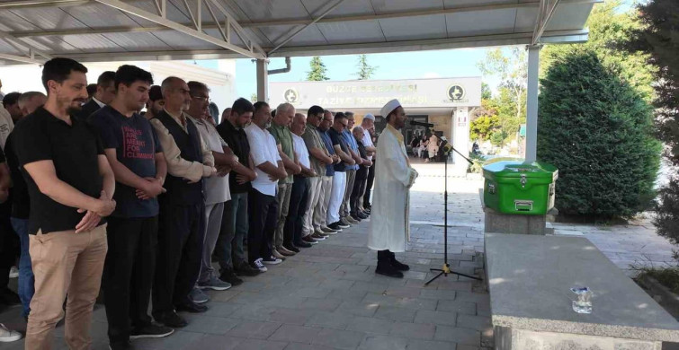 Düzce'de kocası tarafından öldürülen kadın son yolculuğuna uğurlandı