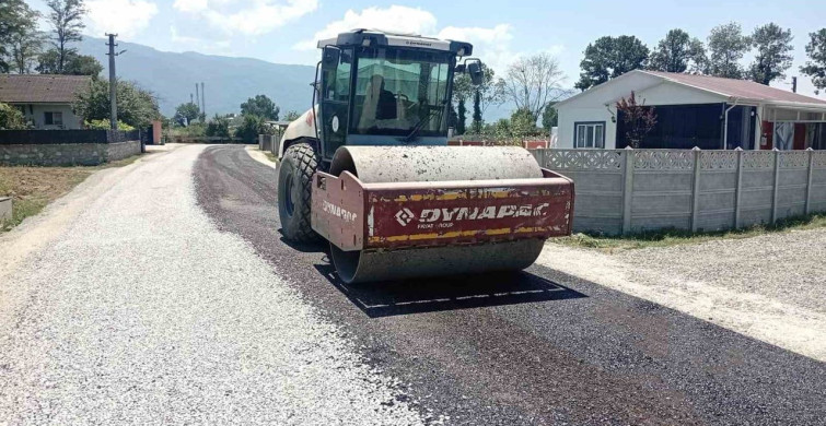 Düzce'de köylerde sathi kaplama çalışmaları tamamlanıyor