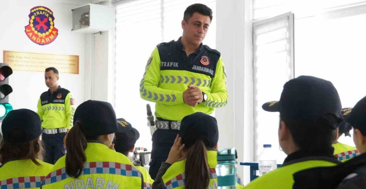 Düzce'de Öğrencilere Trafik Bilinçlendirme Eğitimi
