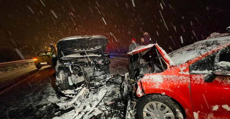 Düzce'de Otomobil Çarpışması: 7 Yaralı