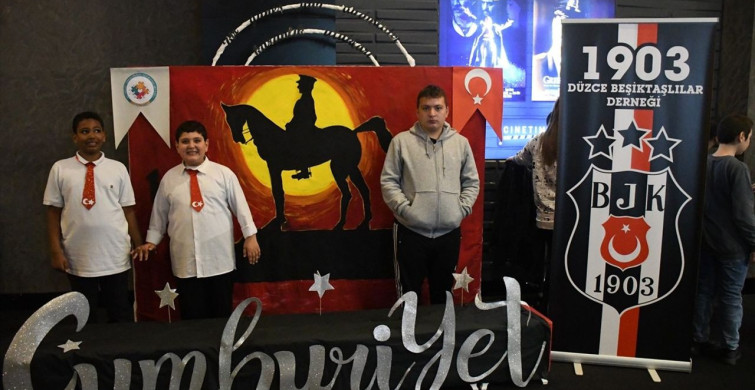 Düzce'de Özel Çocuklar Cumhuriyet İçin Balon Uçurdu Düzce'de Özel Çocuklar Cumhuriyet İçin Balon Uçurdu