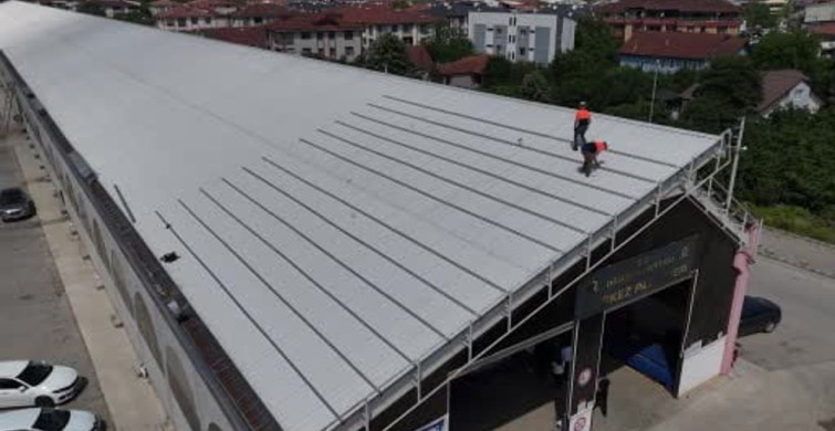 Düzce'de pazaryeri çatısına güneş enerjisi sistemi kuruluyor