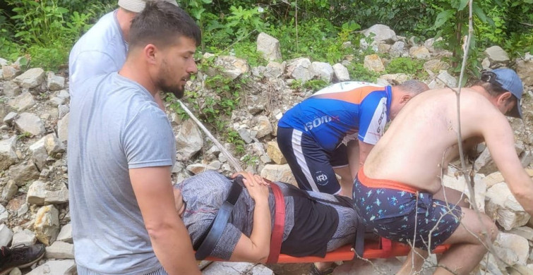 Düzce'de şelalede yürüyüş yaparken yaralanan turist kurtarıldı