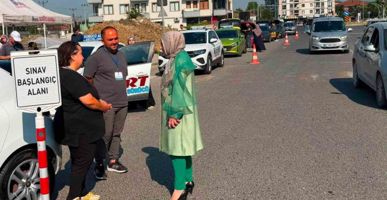 Düzce'de sürücü adayları direksiyon sınavında ter döktü