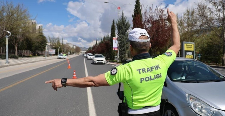 Düzce'de Trafik Denetimi: 1,325 Ceza Yazıldı