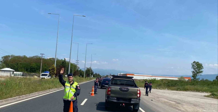 Düzce'de Trafik Denetimlerinde Bin 706 Sürücüye Ceza