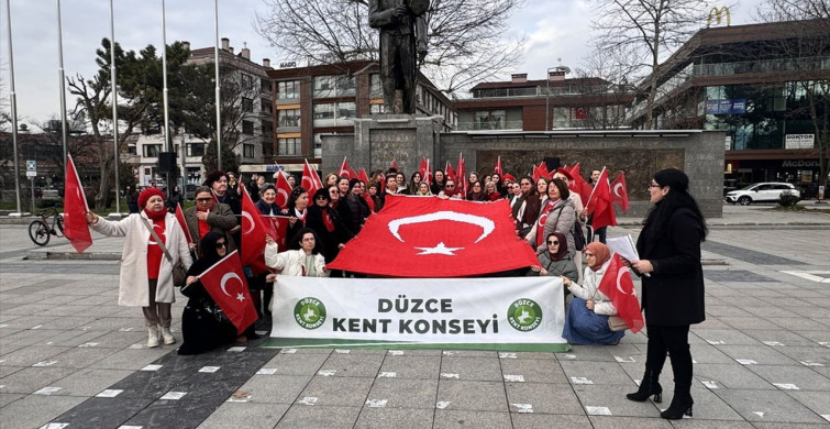 Düzce'de Türk Bayrağına Saldırıya Tepki