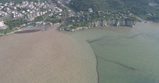 Düzce'de Yaşanan Sel Sonrası Deniz İkiye Bölündü