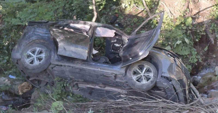 Düzce'de yayla yolunda otomobil uçuruma yuvarlandı: 1 yaralı