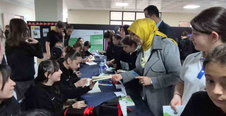 Düzce'deki Minik Yazarların Başarılı İmza Günü