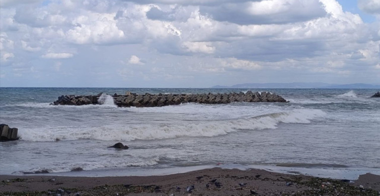 Düzce'nin Akçakoca İlçesinde Kuvvetli Rüzgar Etkili Oluyor