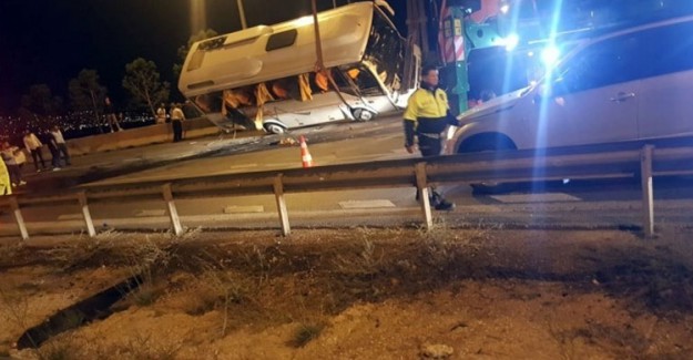 E-5'te Servis Aracı Devrildi: 5 Yaralı