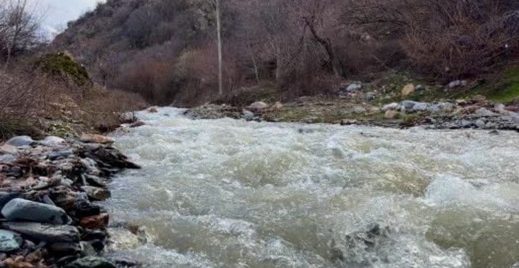 Eber Deresi, Eber Gölü'ne Su Taşıyor