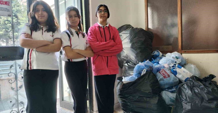 Ecenur, depremzedelere destek için 500 kilogram mavi kapak topladı