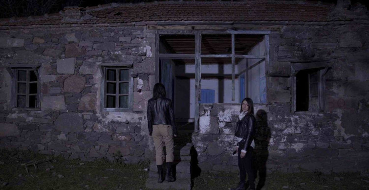 Ecinni Tılsımlı Mezar film konusu ve oyuncuları