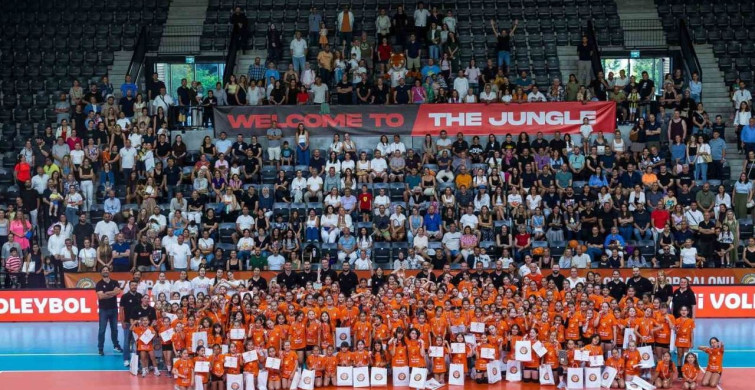 Eczacıbaşı Spor Kulübü mini voleybol şenliğini hayata geçirdi