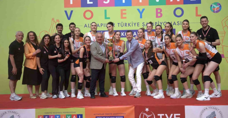 Eczacıbaşı yıldız kız takımı namağlup üst üste 3. kez Türkiye şampiyonu