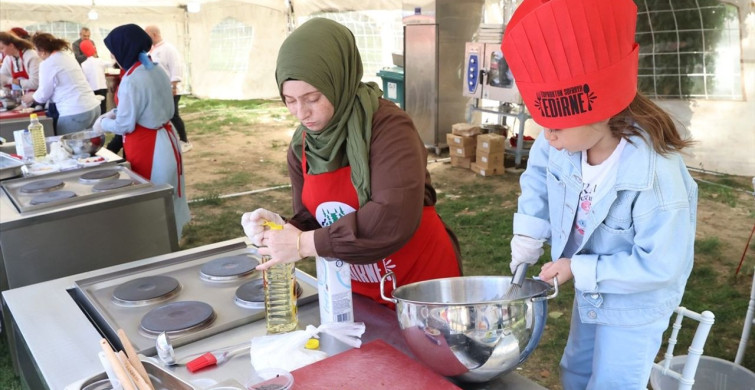 Edirne Gastronomi Festivali'nde Anne ve Çocuklar Kek Yarıştı