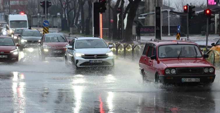 Edirne ve Kırklareli'nde Sağanak Yağışlar Etkili