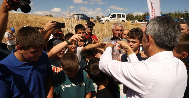 Edirne'de 30 Bin Sazan Yavrusu Gölete Bırakıldı