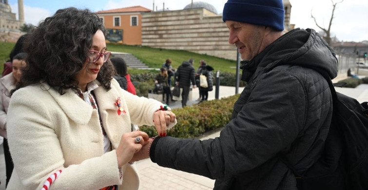 Edirne'de Baharın Gelişini Kutlayan 'Marteniçka' Dağıtımı Yapıldı