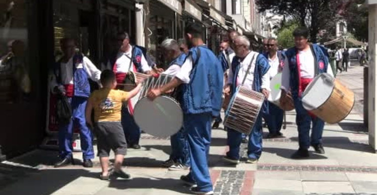 Edirne’de davul-zurna ekibi esnafı Kırkpınar’a davet ediyor