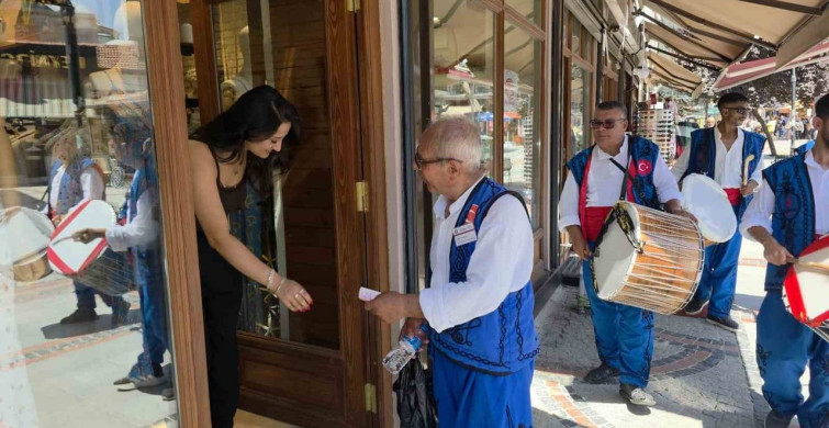 Edirne’de davul-zurna ekibinden esnafa Kırkpınar daveti