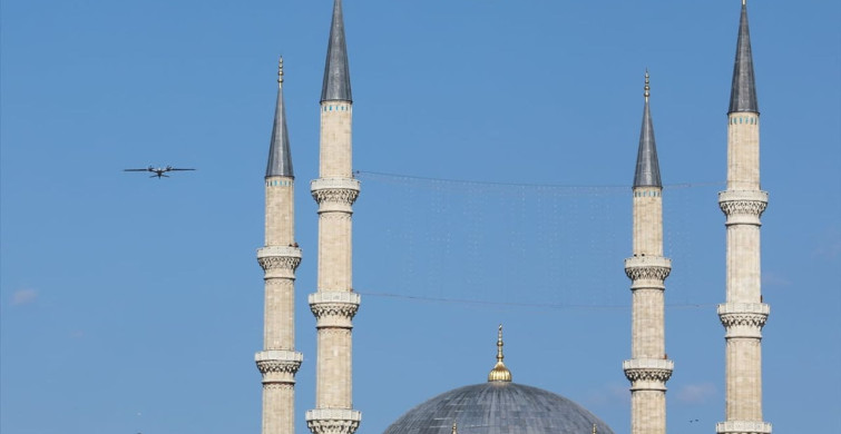 Edirne'de F-16'lar ve Bayraktar Akıncı'dan Gösteri Uçuşları