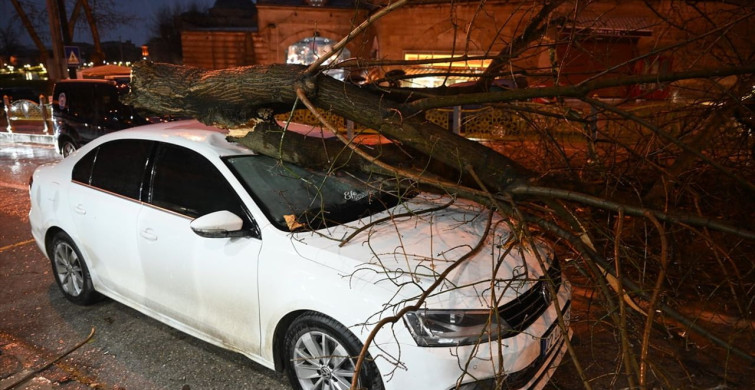 Edirne'de Fırtına ve Sağanak Yağış Etkili
