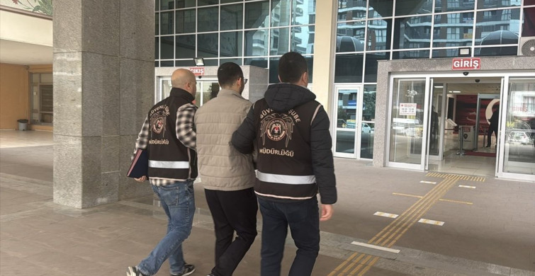 Edirne'de İmam Cübbesiyle Kostüm Etkinliği Tartışmaları Edirne'de İmam Cübbesiyle Kostüm Etkinliği Tartışmaları