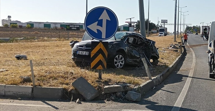Edirne'de Kamyon ile Otomobil Çarpıştı: 3 Yaralı
