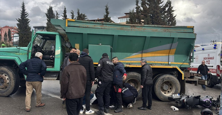 Edirne'de Kamyon-Motosiklet Kazası: 2 Yaralı