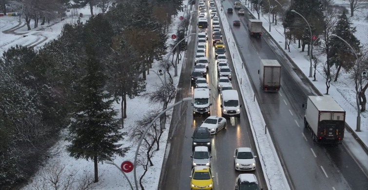 Edirne'de Kar Yağışı Zincirleme Trafik Kazalarına Neden Oldu