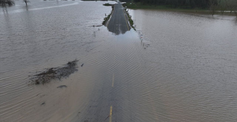 Edirne'de Meriç Nehri Taşarak Arazileri Su Bastı