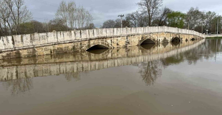 Edirne'de Nehir Taşkını Riski: Sular Er Meydanına Ulaşıyor