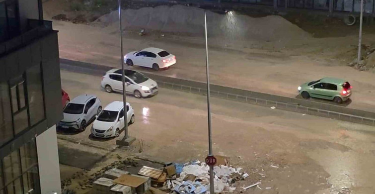 Edirne'de Sağanak Yağış Hayatı Olumsuz Etkiledi