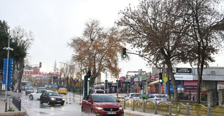 Edirne'de Sağanak Yağış Hayatı Olumsuz Etkiliyor