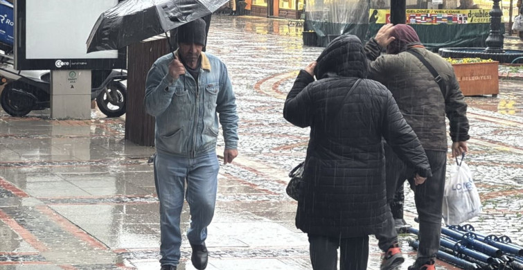 Edirne'de Sağanak Yağış Hayatı Olumsuz Etkiliyor