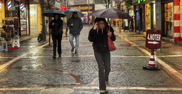 Edirne'de Sağanak Yağmur Etkili Oluyor