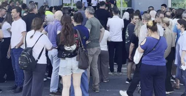 Edirne'de sınava giren kızını dualarla bekleyen anne