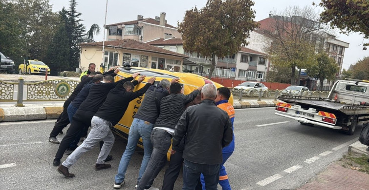 Edirne'de Taksici Kazayı Emniyet Kemeri Sayesinde Atlattı