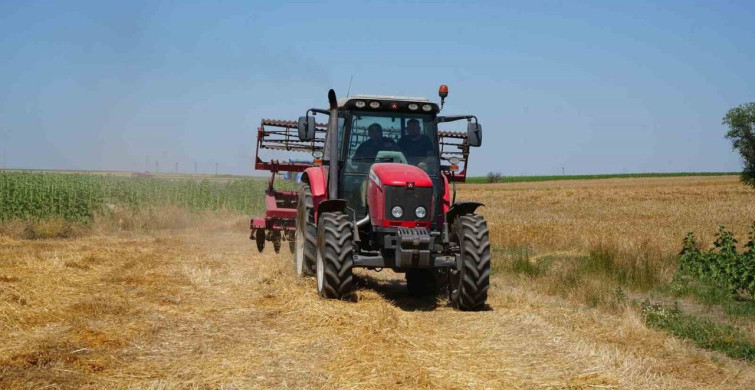 Edirne'de tarlada çıkan yangın, çiftçilerin emeğini tehdit etti