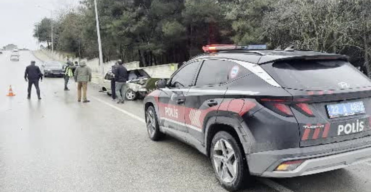 Edirne'de Tofaş Elektrik Direğine Çarptı