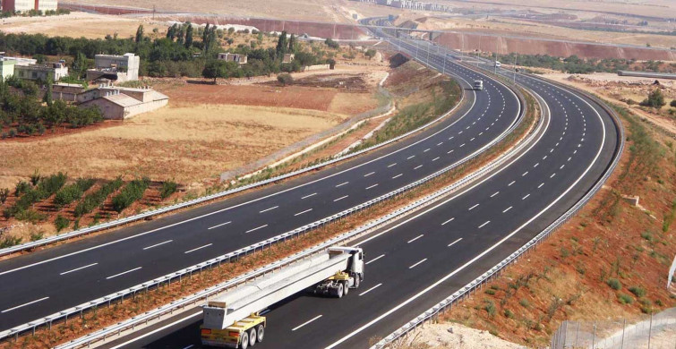 Edirne'den Şanlıurfa'ya uzanan otoyollara yeni uygulama! Yarından itibaren geçerli olacak otoyollarda hız sınırı arttırıldı!