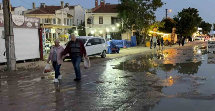 Edirne'nin Enez ilçesinde su birikintileri tepkilere neden oluyor